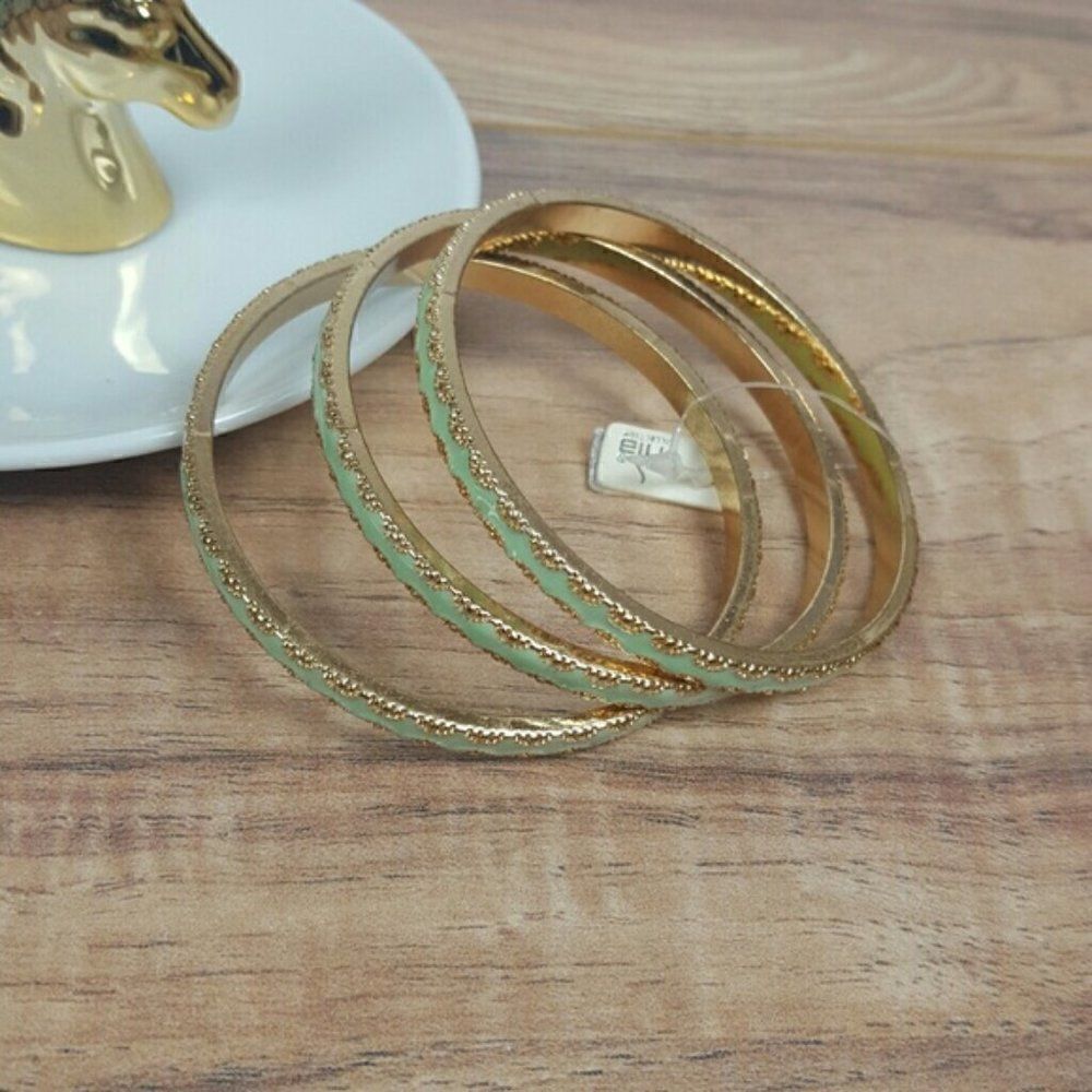 NWT Fashion Jewelry Bracelet Gold/ Green
